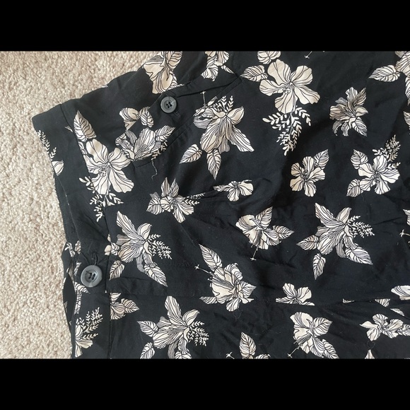 Floral Shorts - Picture 2 of 3